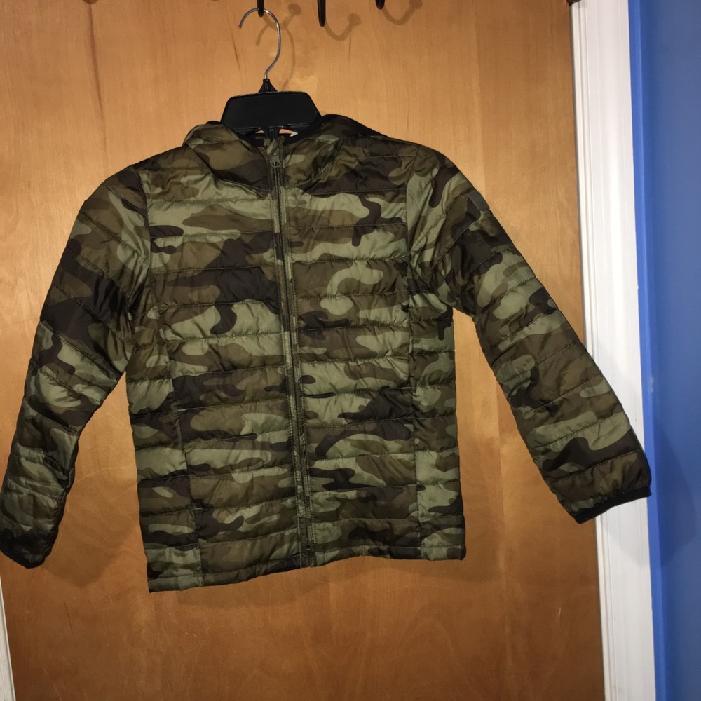 Gap Lite Primaloft Camouflage w/ hood Size 6-7